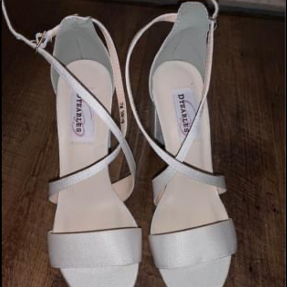 David’s Bridal White Heels - Picture 1 of 4